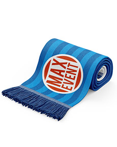 custom made supporterssjaal in de lucht gehouden door fan